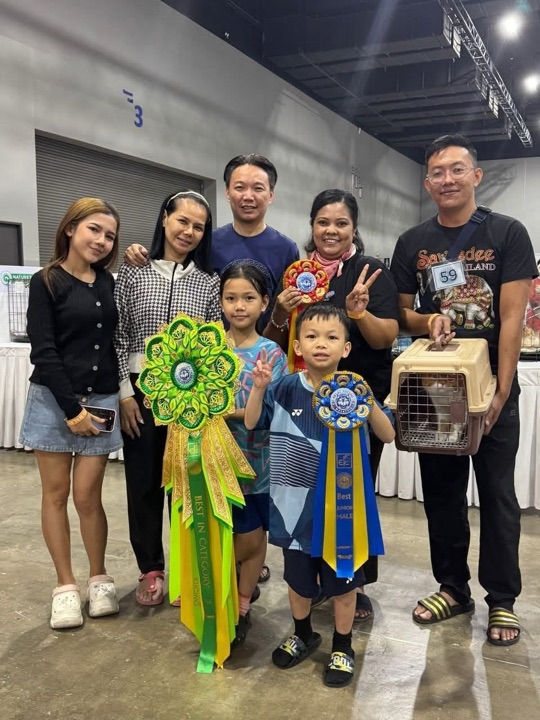 Group photo with show rosettes
